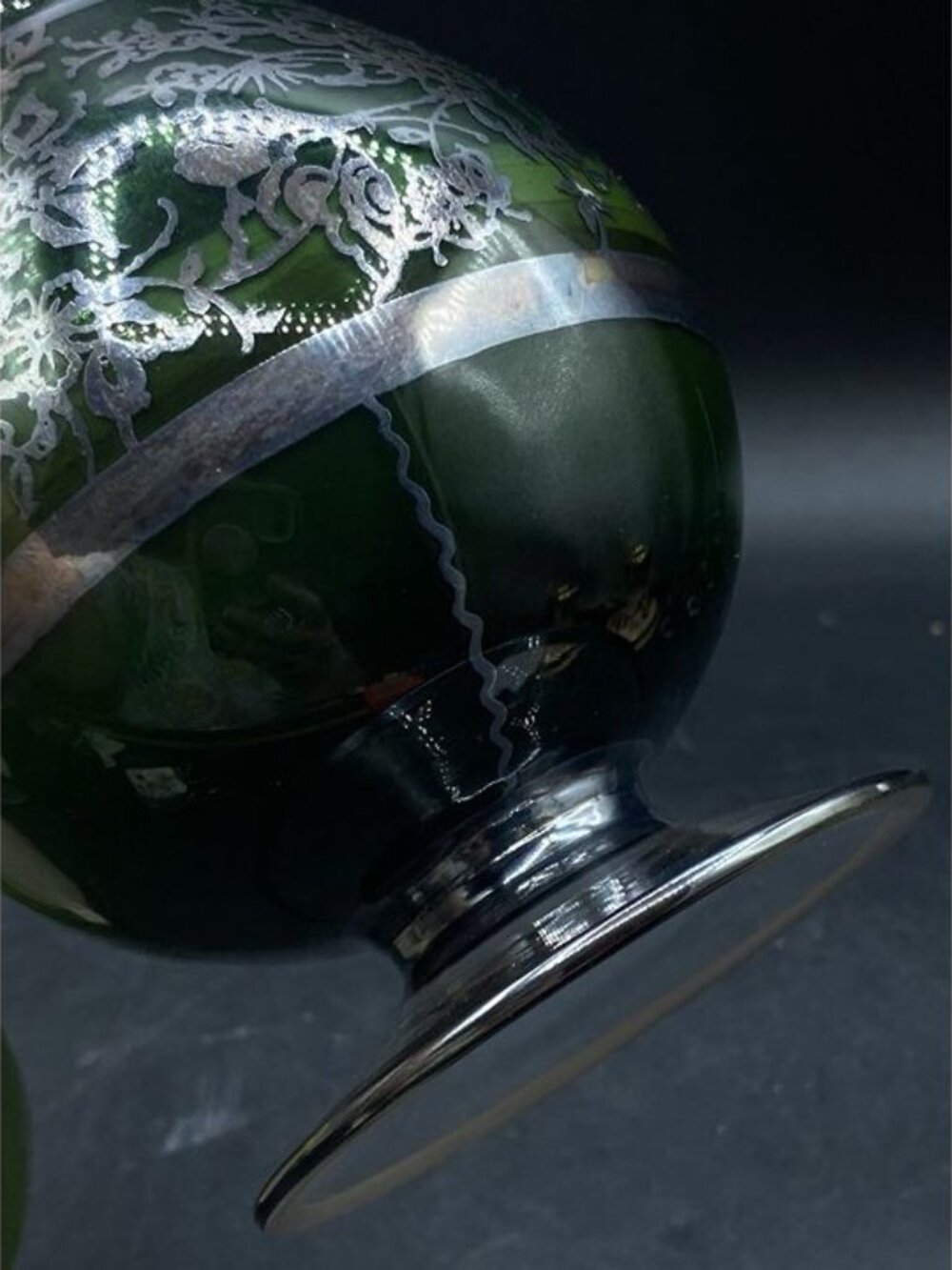 Italian Glass Silver Overlay Floral Pattern Green Decanter and 5 Cordial Glasses - Picture 11 of 12